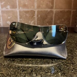 Ray-Ban Dark Lens Sunglasses